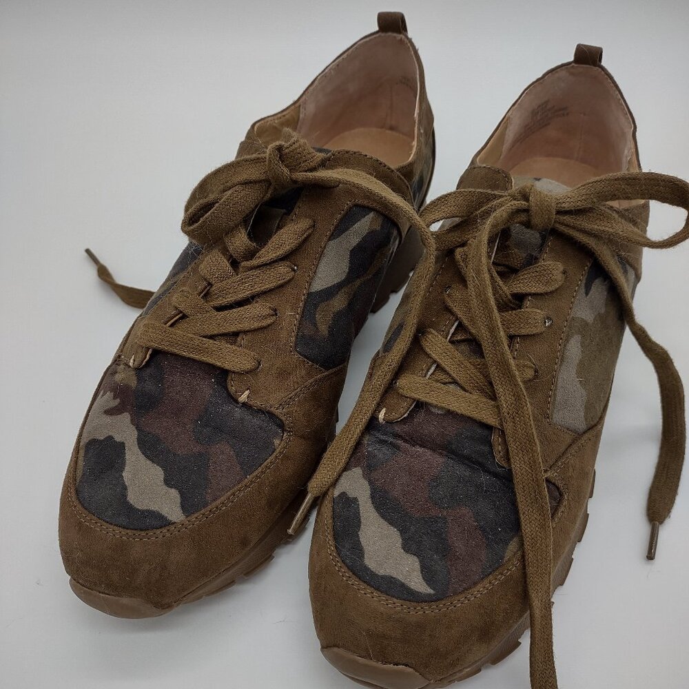 G.I.L.I. Women's Janna Lace-up Green Camo Sneakers- Willow Microsuede Size 8